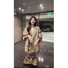 批发2025秋冬新韩版宽松英伦双排扣<b class='q'>风衣</b>短外套格子百褶裙短裙套装女神