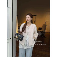 批发新中式轻奢复古盘扣仿皮草外套设计感秋冬<b class='q'>貂绒</b>国风<b class='q'>大衣</b>撞色圆领女