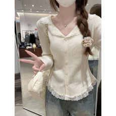 纯欲蕾丝花边V领针织毛衣女2026春季新款修身显瘦巨好看打底上衣
