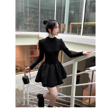 批发法式螺纹设计感公主小黑裙子<b class='q'>春</b>秋气质内搭高贵打底短款黑色连衣裙