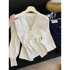 批发实拍新中式小众设计感针织<b class='q'>开衫</b><b class='q'>女</b>V领2026新款白色温柔系软糯<b class='q'>毛衣</b>