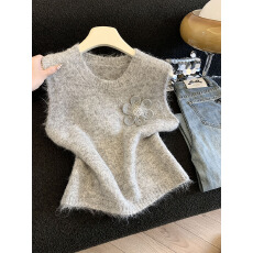 批发实拍立体花朵圆领上衣针织<b class='q'>马甲</b>女冬季新款高级感温柔叠穿毛衣女