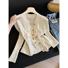 批发实拍轻奢<b class='q'>针织衫</b>金扣钩花<b class='q'>镂空</b>高级感小香风名媛开衫外套背心两件套