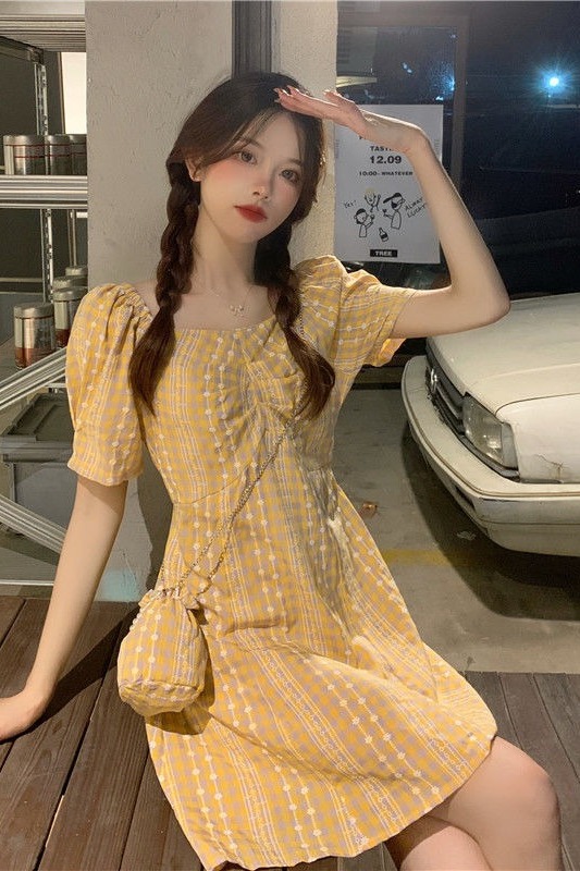 Plaid puff sleeve dress for women in summer new French first love gentle style small temperament short skirt