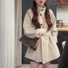 批发欧货长袖大码外套女装2025早秋新款爆款小众高级感超好看<b class='q'>潮牌</b>上衣