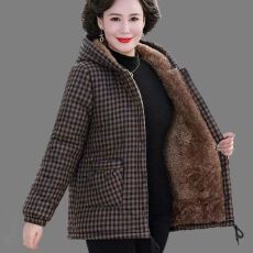 批发<b class='q'>中老年</b>秋冬季新款加厚棉衣外套女保暖连帽高档小棉袄妈妈宽松棉服