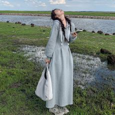 批发小个子灰色连帽长袖<b class='q'>连衣裙</b>女深秋初冬季2025新款韩系穿搭卫衣长裙