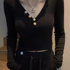 批发韩系复古灰色纽扣<b class='q'>v领</b>长袖<b class='q'>t</b><b class='q'>恤</b>女冬季纯欲小心机修身绝美打底衫上衣