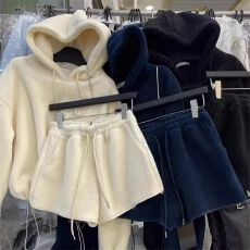 批发韩系2025冬季新款时尚休闲连帽加厚羊羔毛卫衣高腰<b class='q'>短裤</b>两件套装女