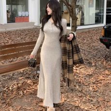 批发春秋气质收腰垂感<b class='q'>连衣裙</b>赫本风女装配大衣收腰高级感中长款A字裙