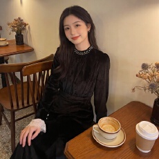 批发黑色丝绒连衣裙女2025秋冬新款法式复古<b class='q'>赫本</b><b class='q'>风</b>开叉长裙子蕾丝拼接