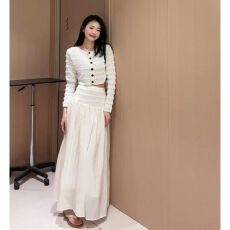 批发2025新款韩系高级感穿搭一整套<b class='q'>白色</b>连衣<b class='q'>裙子</b>女秋冬季掐腰套装长裙