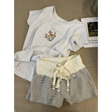 批发夏款美式条纹<b class='q'>运动</b>热裤<b class='q'>女</b>休闲高腰慵懒风紧身包臀<b class='q'>运动</b><b class='q'>短裤</b>春秋