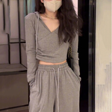 批发设计感交叉修身短款露肚脐V领连帽<b class='q'>卫衣</b>休闲阔腿裤<b class='q'>两件套装</b><b class='q'>女</b>春秋