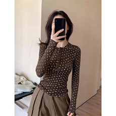 德容1.1 甜美风杏色碎花纽扣长袖T恤女冬季别致减龄显瘦内搭上衣