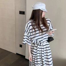 批发2026韩版短袖收腰显瘦连衣裙遮肚<b class='q'>大码</b>女装条纹长裙过膝T恤腰带裙