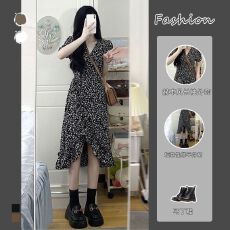 批发温柔黑色夏装2026年新款森女<b class='q'>赫本</b><b class='q'>风</b>茶歇裙冷淡<b class='q'>风</b>鱼尾碎花连衣裙女