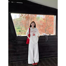 批发红色樱桃<b class='q'>纯棉</b>长袖<b class='q'>T</b><b class='q'>恤</b>女春秋新款薄款圆领宽松白色内搭打底衫