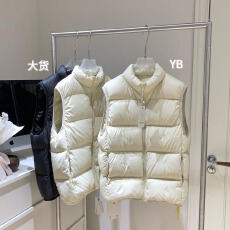 批发蘑糯糯同款 奶黄色黑色羽绒马甲女显瘦轻便90白鸭绒立领外套<b class='q'>冬</b>
