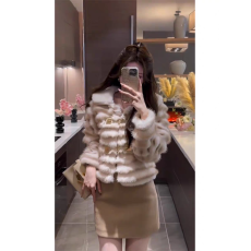 批发<b class='q'>秋</b>冬高级皮毛一体短款外套上衣2025冬季新款气质皮草爆款大衣女装