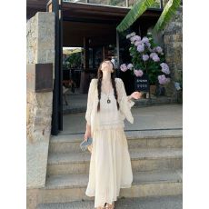 批发2026春季新款复古风镂空蝙蝠<b class='q'>长袖</b>开衫蕾丝吊带褶皱半身裙三件套女