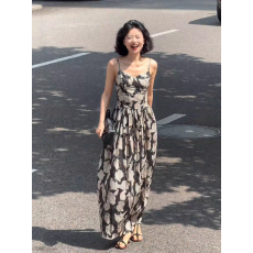 批发轻熟气质风黑底白玫瑰<b class='q'>印花</b>吊带收腰长款<b class='q'>连衣裙</b>