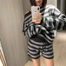 批发韩国chic条纹<b class='q'>运动</b>休闲套装<b class='q'>女</b>生斜肩一字肩针织衫<b class='q'>短裤</b>两件套