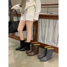 批发时尚方头一脚蹬坡跟短筒阔筒靴女百搭纯色复古英伦风牛皮时装靴