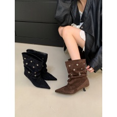 批发尖头猫跟鞋阔腿中筒铆钉辣妹小众设计不撞款<b class='q'>欧美</b>时尚复古绒面女靴