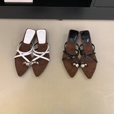 批发法式尖头金属装饰细带一字拖女外穿2026年春夏新款猫跟防滑凉拖鞋