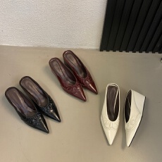 批发DIAIRIZ 法式复古尖头褶皱包头半拖女2026年新款外穿坡跟百搭凉拖