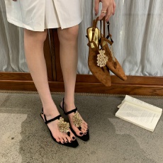 批发2026法式金属装饰夹趾凉鞋女夏细跟一字扣带<b class='q'>时尚</b>凉鞋