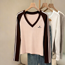 批发粉色v领正肩长袖t恤女早秋季修身收腰短款内搭打底衫撞色<b class='q'>运动</b>上衣