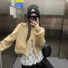 批发新款设计高级美式秋季复古百搭外套短款棒球外套宽松休闲夹克上衣