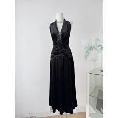 批发除于七”反转巴黎“生日晚宴礼服轻奢气质性感<b class='q'>露背</b>黑色挂脖<b class='q'>连衣裙</b>