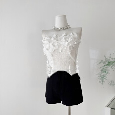 批发布拿拿 纯欲立体花朵抹胸女2025<b class='q'>夏</b>季修身一字肩裹胸外穿背心上衣