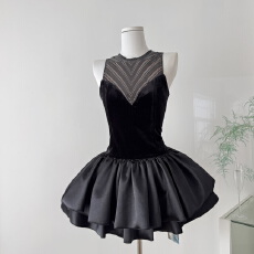 批发新款2025春<b class='q'>秋</b>季洋气傲娇感丝绒拼接黑色小礼裙千金晚会收腰连衣裙