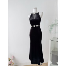 批发性感黑色丝绒挂脖v领连衣裙女秋夏高级感包臀鱼尾年会晚<b class='q'>礼服</b><b class='q'>长裙</b>