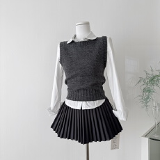 批发迟伞伞25/fw校花指南 深灰针织背心元宝领白衬衫灰色百褶裙套<b class='q'>装</b>