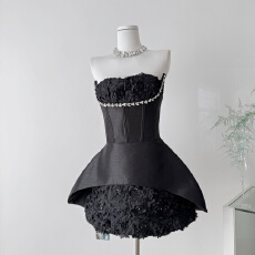 批发越南小众鱼骨水钻拼接<b class='q'>连衣裙</b>高级感缎面拼接花朵蕾丝裹胸礼服裙