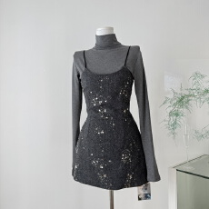 批发芬兰玫瑰吊带裙韩系气质亮片高级连衣裙+高领打底T恤23860#