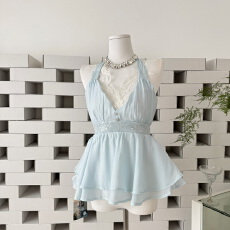 批发CreamySweet lace小翅膀 <b class='q'>原创</b><b class='q'>设计</b>蕾丝拼接上衣高级感V领挂脖小衫