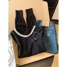 批发实拍韩系<b class='q'>甜美</b>风镂空圆领毛衣女秋冬交叉设计感蝴蝶结蕾丝拼接上衣