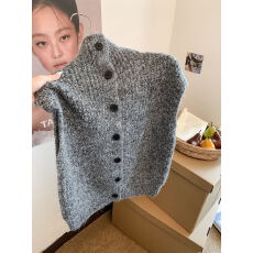 批发实拍韩系秋冬氛围感穿搭高领马甲新年款外穿叠穿独特针织<b class='q'>背心</b>上衣