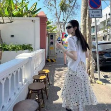 批发后背镂空系带设计<b class='q'>针织衫</b>+<b class='q'>不规则</b>波点半身裙套装