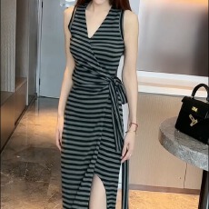 批发复古<b class='q'>条纹</b>挂脖绑带<b class='q'>连衣裙</b>女夏季设计感修身长裙