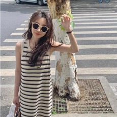 批发2026年夏季新款慵懒风条纹<b class='q'>背心裙</b>显瘦针织镂空小个子无袖连衣裙