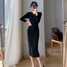批发2026年<b class='q'>冬</b>新款复古盘扣针织连衣裙气质修身显瘦v领毛衣裙打底长裙