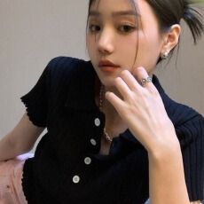 批发韩版简约百搭坑条修身polo领针织短袖女夏季设计感薄款高腰上衣潮