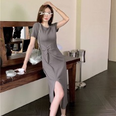 批发韩版收腰褶皱短袖纯色针织<b class='q'>连衣裙</b>夏季女2026新款高级感修身长裙子